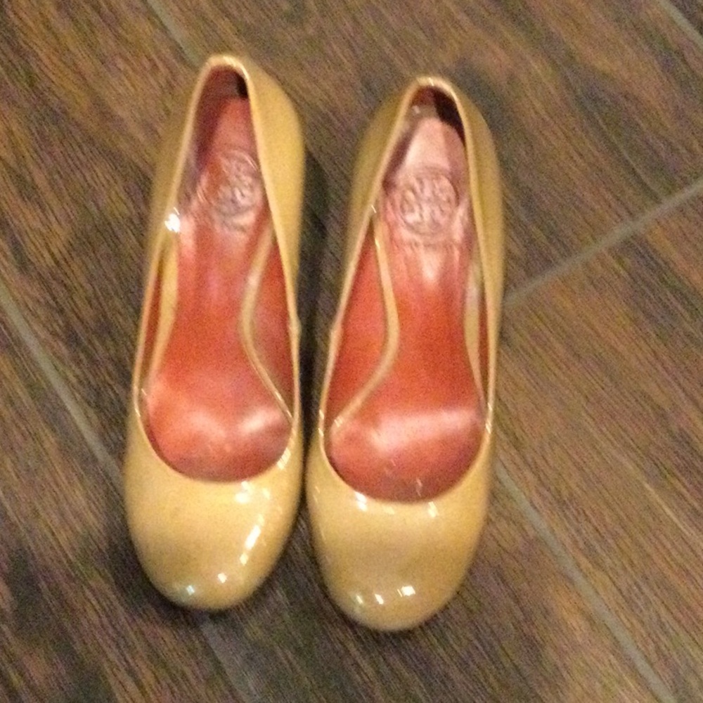 Tory Burch tan wedge heel rounded toe